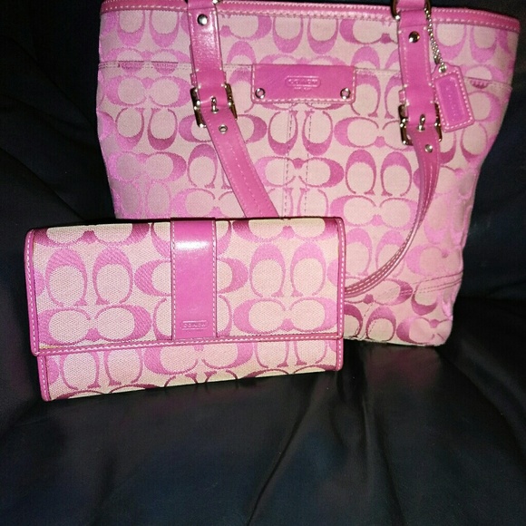 SOLD!!! 4 piece Coach bundle LOOK!! - Picture 2 of 7